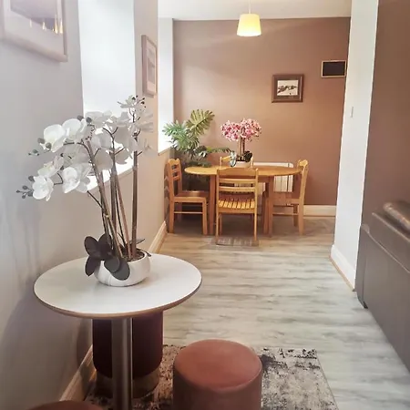 Apartment 360 Town &